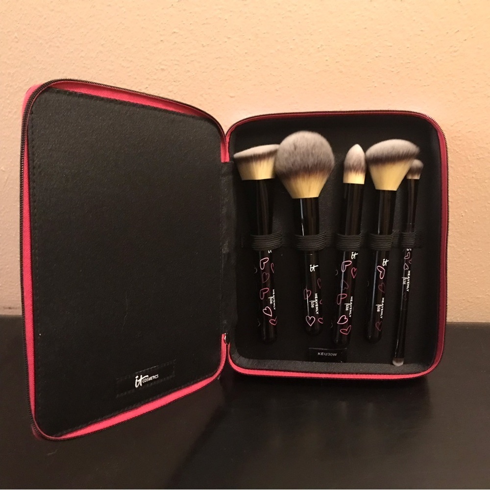 It Cosmetics Heavenly Luxe Skin Loving Brush Set - Picture 2 of 3